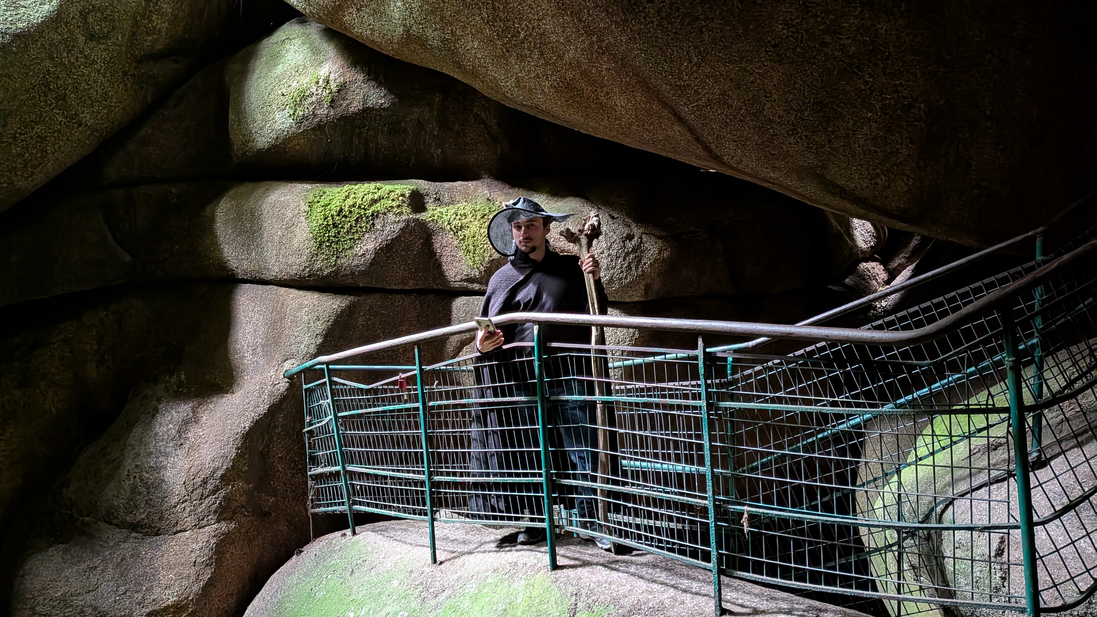 Photo de moi déguisé en mage dans la grotte du diable